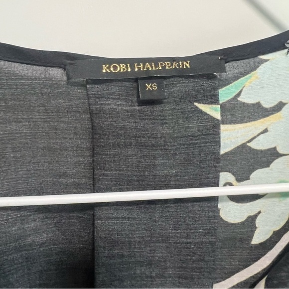 Kobi Halperin
Christine Printed Tie Neck Blouse Just Like New Condition - Picture 5 of 6